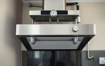 Pourquoi l’eau de votre chauffe-eau est-elle trop chaude ? Causes et solutions