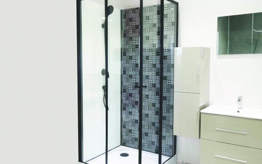 Test : cabine de douche Ondée Ciment, montage sans silicone