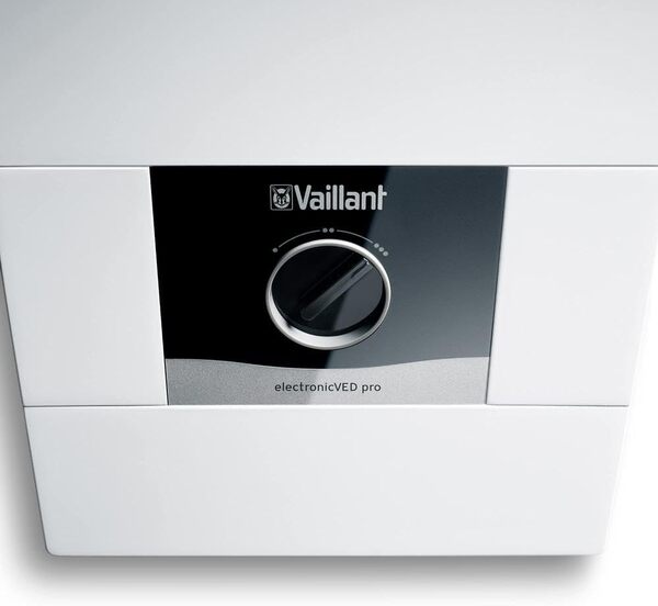Vaillant Chauffe-eau électronique VED pro 18/8, résistant à la pression, 18 kW, 400 V, capacité d'eau de 8 l/min, trois températures fixes réglables (35 °C/45 °C/55 °C), 0010023793 [Classe énergétique A]